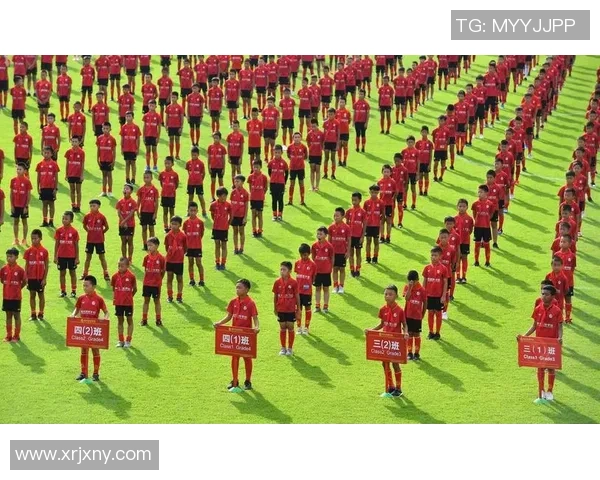 足球明星极限挑战射门技巧视频精彩瞬间回顾与分析 足球明星极限挑战射门技巧视频精彩瞬间回顾与分析