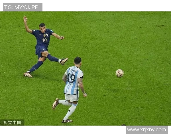 现役足球明星精彩瞬间回顾与个人成就全景展示 现役足球明星精彩瞬间回顾与个人成就全景展示